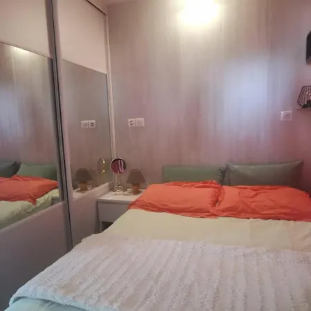 Apartamento T2 Climatisé, Proche Mer, Parking, Terrasse, Pour 2 Personnes à - Fr-1-607-109 Agde